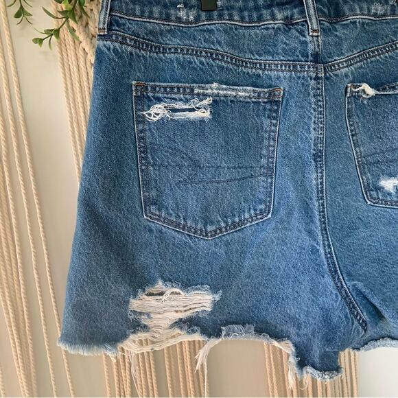 AMERICAN EAGLE Distressed Raw Hem Mom Jean 100% Cotton Denim Shorts 18 - Picture 6 of 13